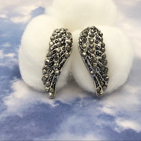 🌼 Rhinestone Angel Wing Silver Stud Post Earrings - Picture 1 of 2